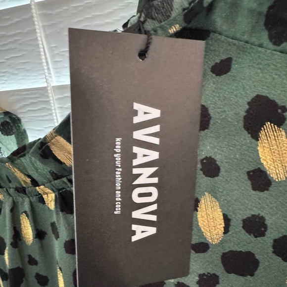 New with tags blouse - Picture 4 of 4